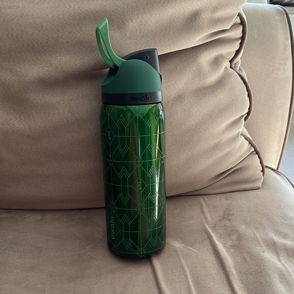 Owala Wicked 32 oz Green Geometric Sport Water Bottle